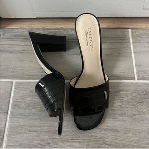 Black Talbots sandals/heels
perfect condition might as well be brand new